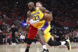 媒体人：火湖或许真要抢7 火箭气势正盛而湖人除老詹外没人站出来