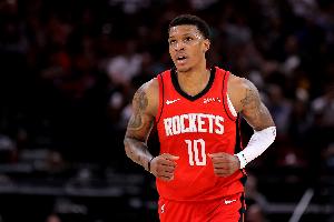 火箭最稳的投手！小史密斯弧顶接球命中回应三分球