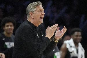 芬奇：今天的录像分析对队员们很有启发 都明白了之前出现的问题