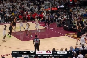 久旱逢甘霖！巴特尔底角三分稳稳命中 帮助球队压住骑士反扑