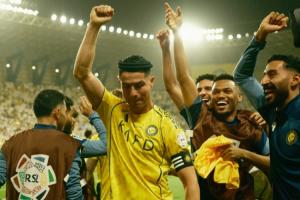 戴沙特头箍庆祝！C罗：我效力尤文皇马曼联多年 只想看到球迷开心