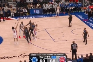 延续火力！坎宁安加长三分轰进 帮助球队占据主动