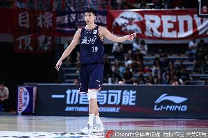 徐昕首发出战22分钟 2投2中拿4分8板4帽&但正负值-18