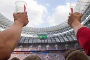 英媒：世界杯期间为成年子女买酒的父母，可能会根据美国法律入狱